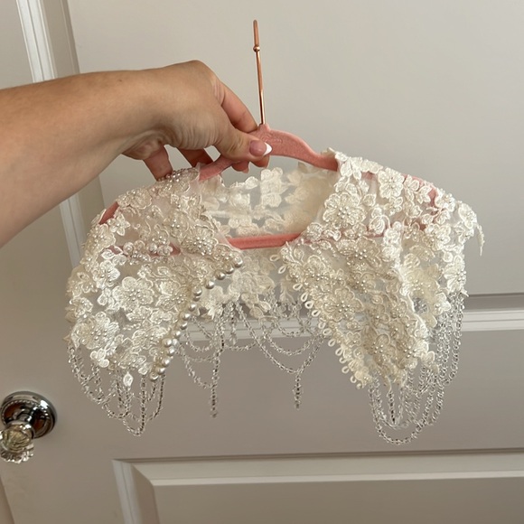 Little girls flower girl beaded cape - Picture 4 of 6